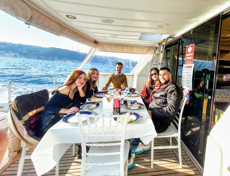 Романтика Стамбула: прогулка по Босфору на яхте класса люкс – индивидуальная экскурсия